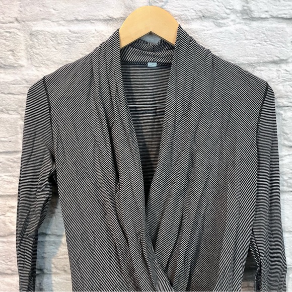 Lululemon Size 4 Radiant Long Sleeve Tonka Stripe Black Heathered Medium Grey - Picture 4 of 16